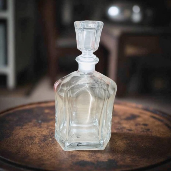 Decanter crystal heavy with stopper Perfect for wine whiskey favorite libations - Picture 5 of 13